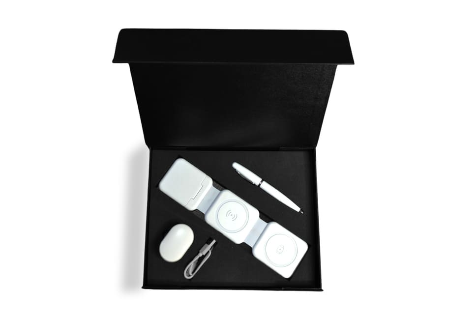 Multi-Connectivity Gift Set